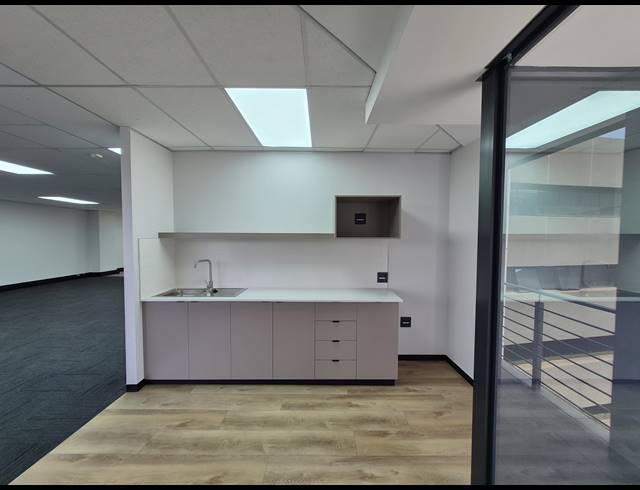 230M² OFFICE TO LET IN SANDOWN